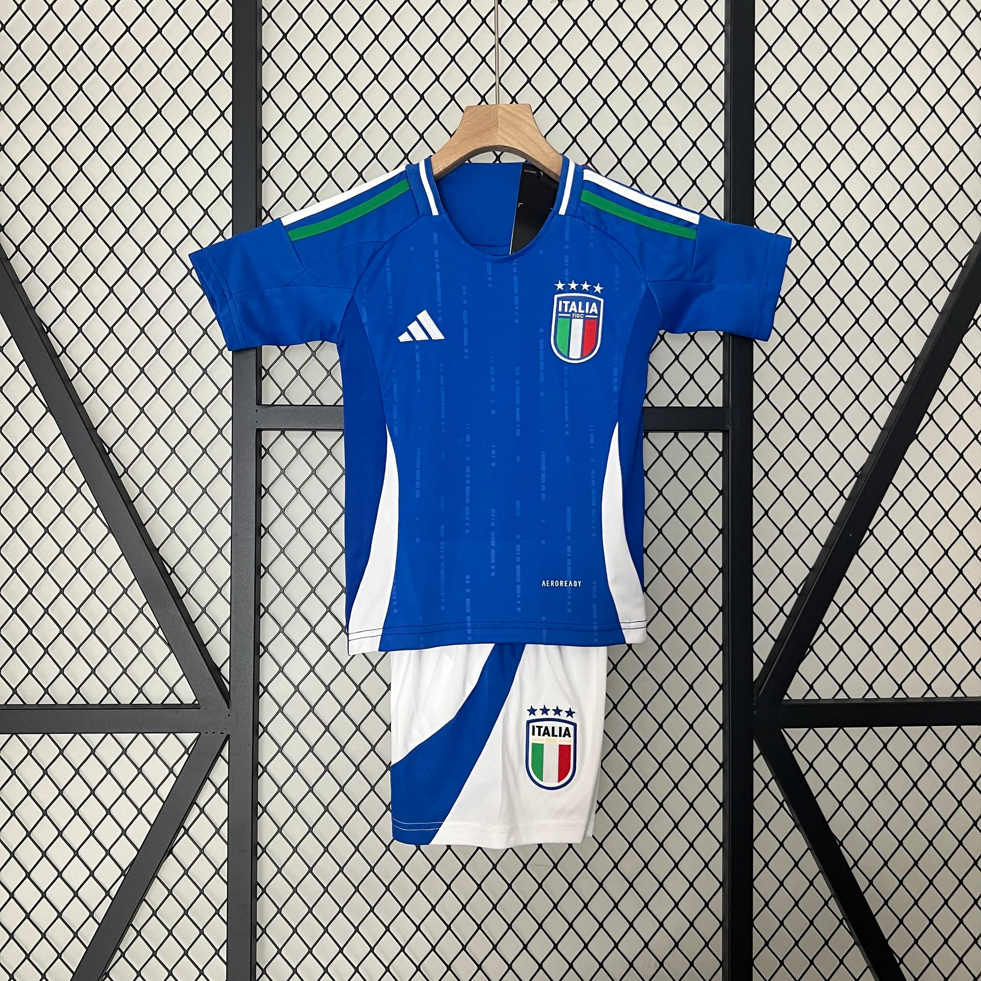 24/25 Kids Italy Home Size: 16-28