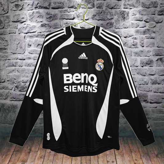 Long sleeved: 2006/07 season Real Madrid second away