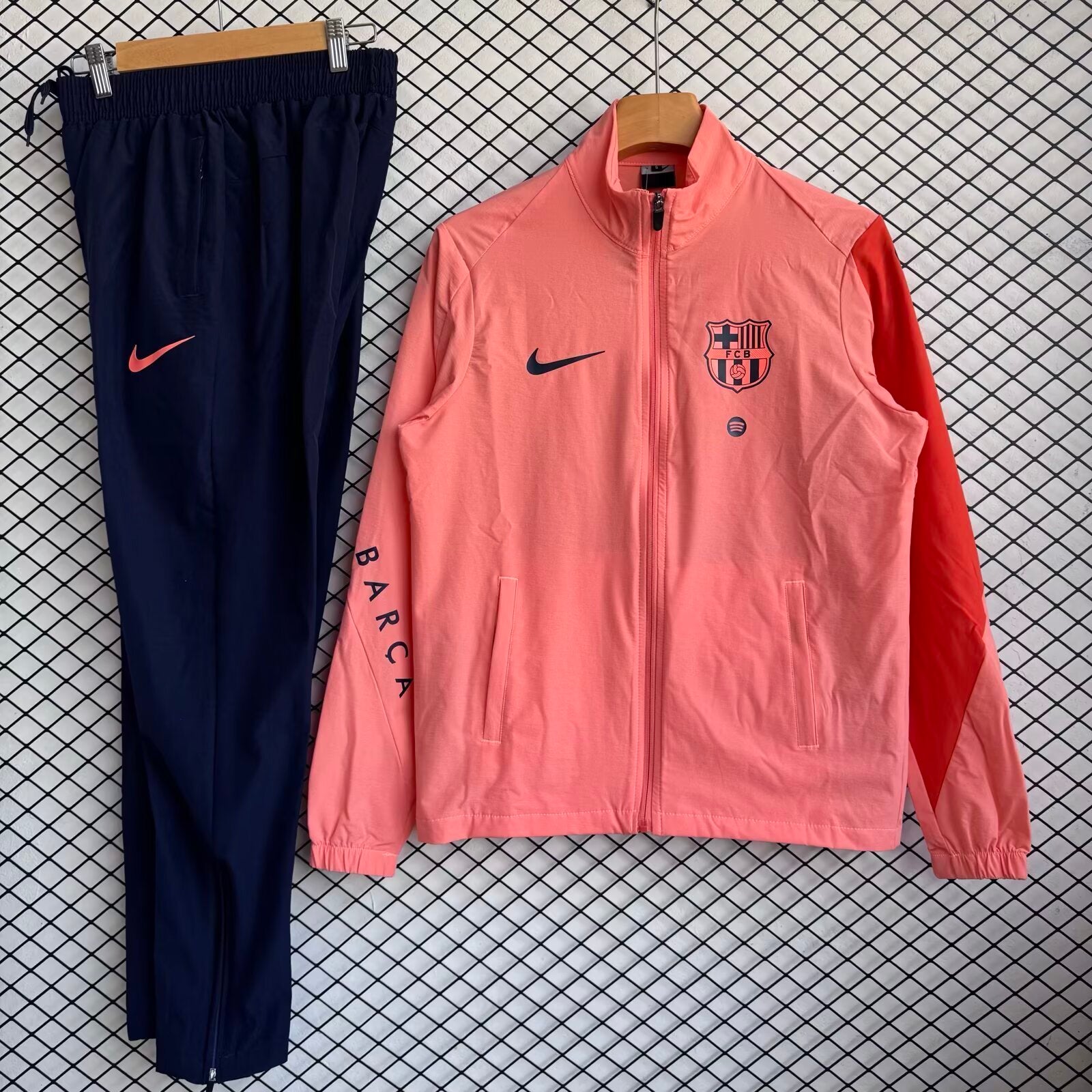2025/26 Barcelona Pink Windbreaker Set S-XXL
