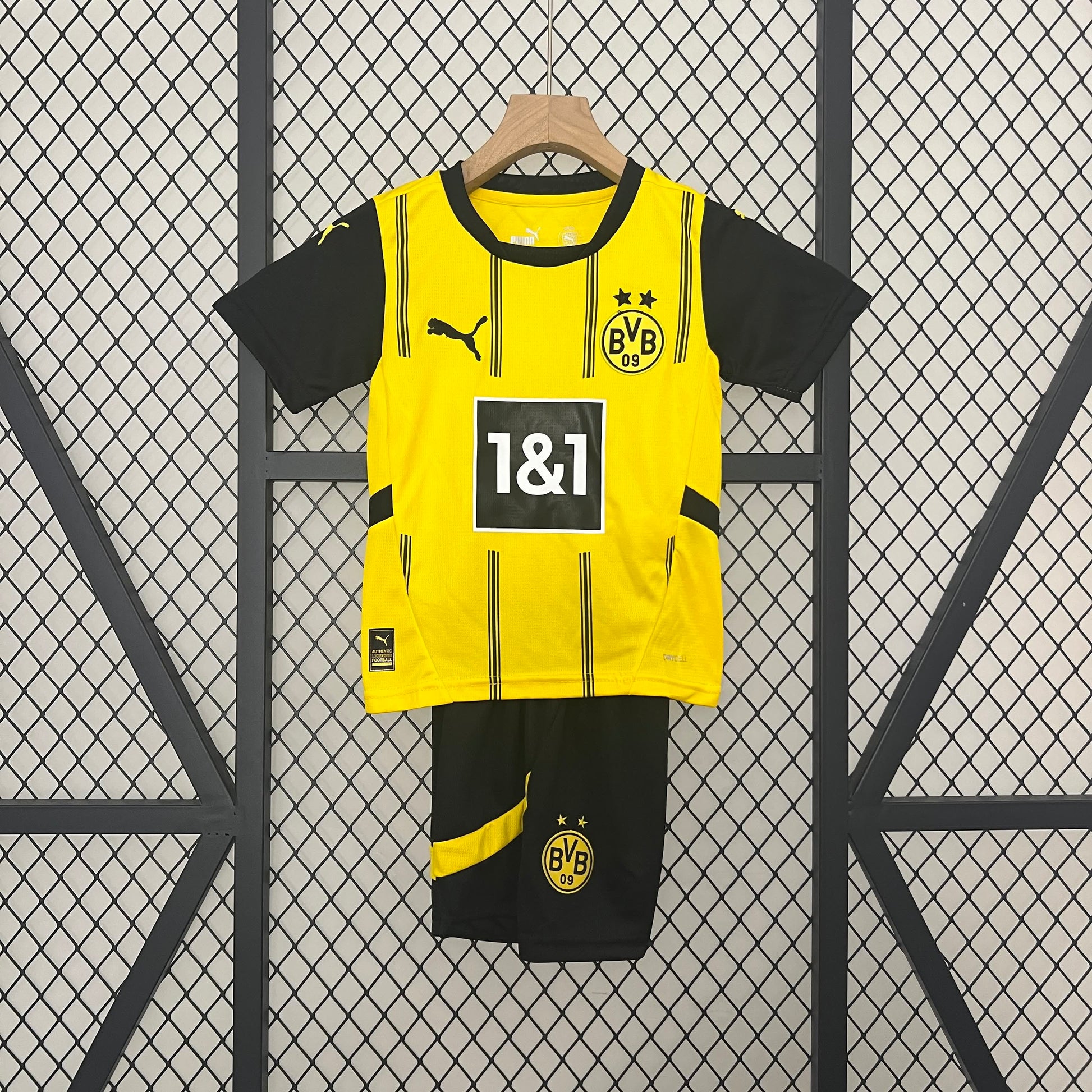 24/25 Kids Dortmund Home Size: 16-28