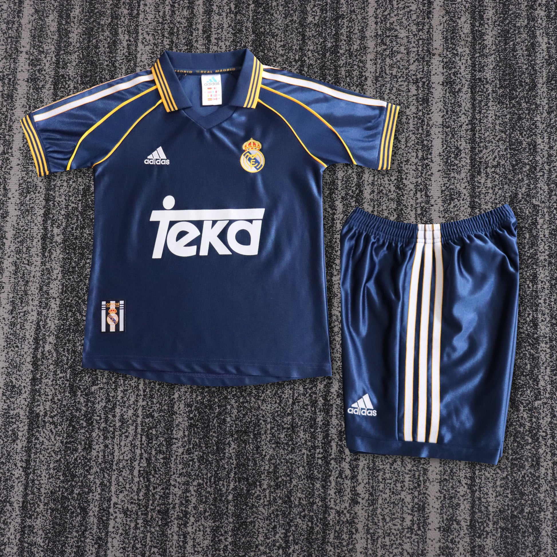 Retro Kids 1998/00 Real Madrid Second away Size: 16-28