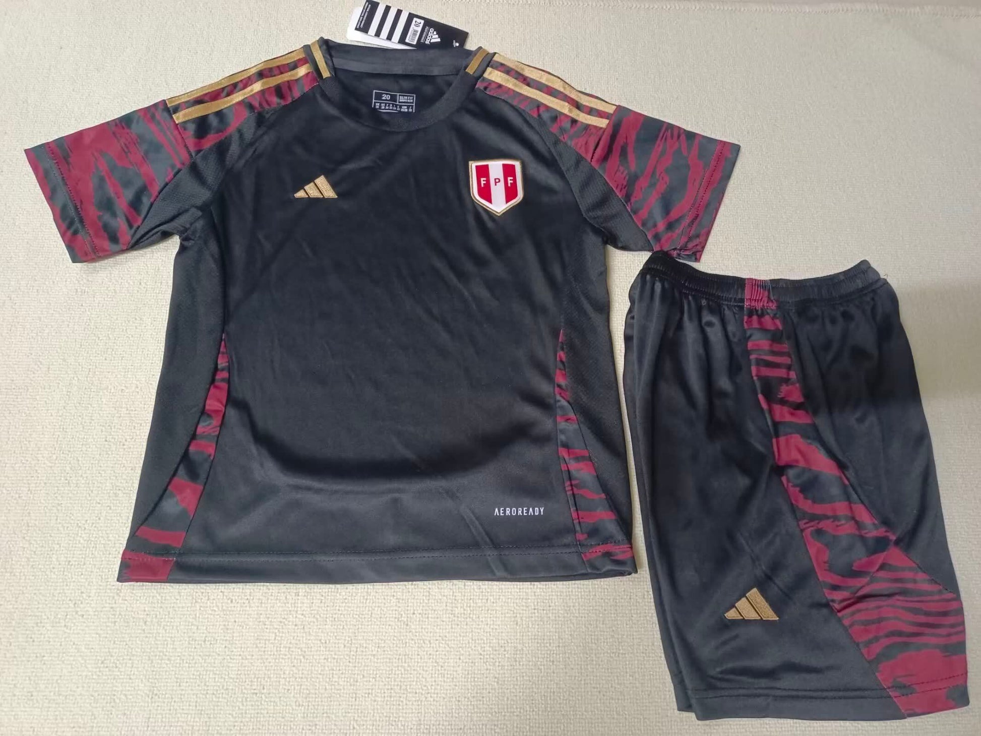 24/25 Kids Peru away Size: 16-28