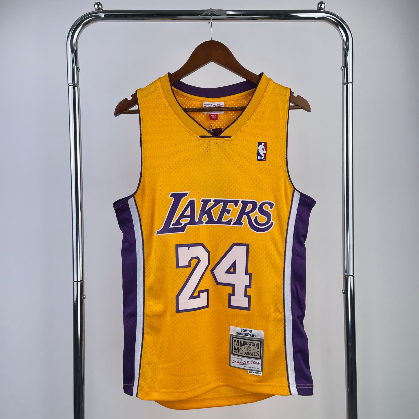 MN Heat Pressed Vintage Jersey: SW Lakers 08/09 V-neck Yellow 24 # Kobe