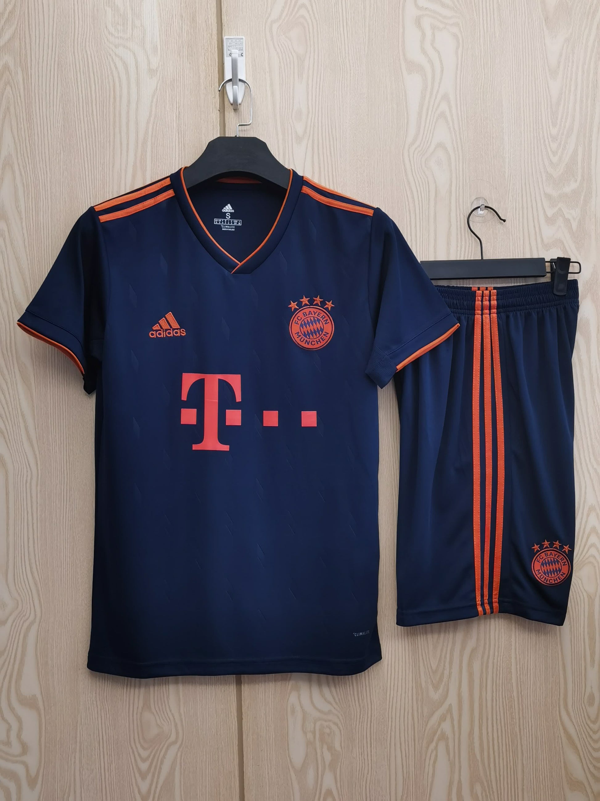 19/20 Bayern Second away