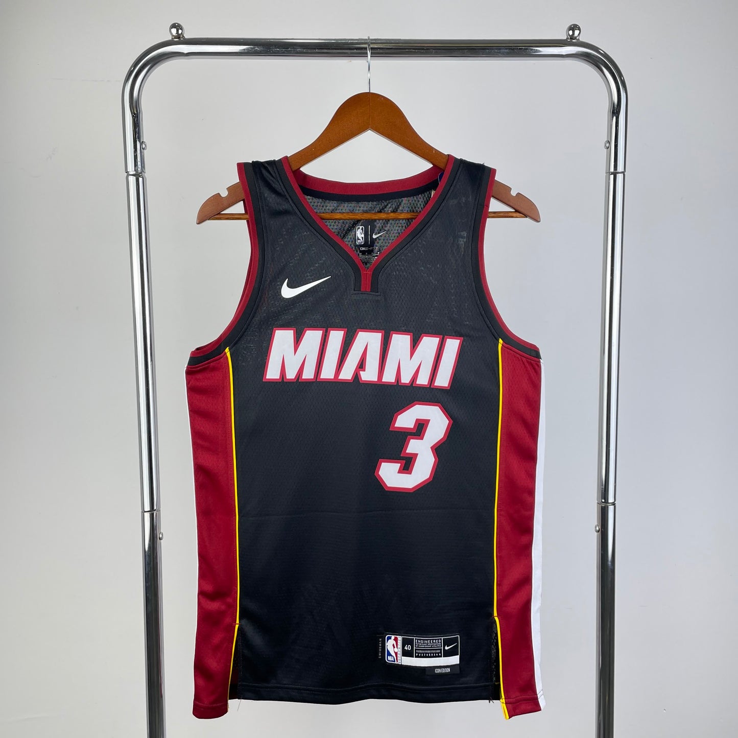 23 Season Heat V-Neck Black No.3 Wade