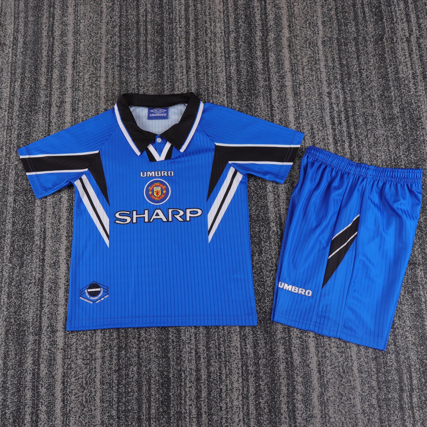 Retro Kids 1996/98 Manchester United Second away size: 16-28