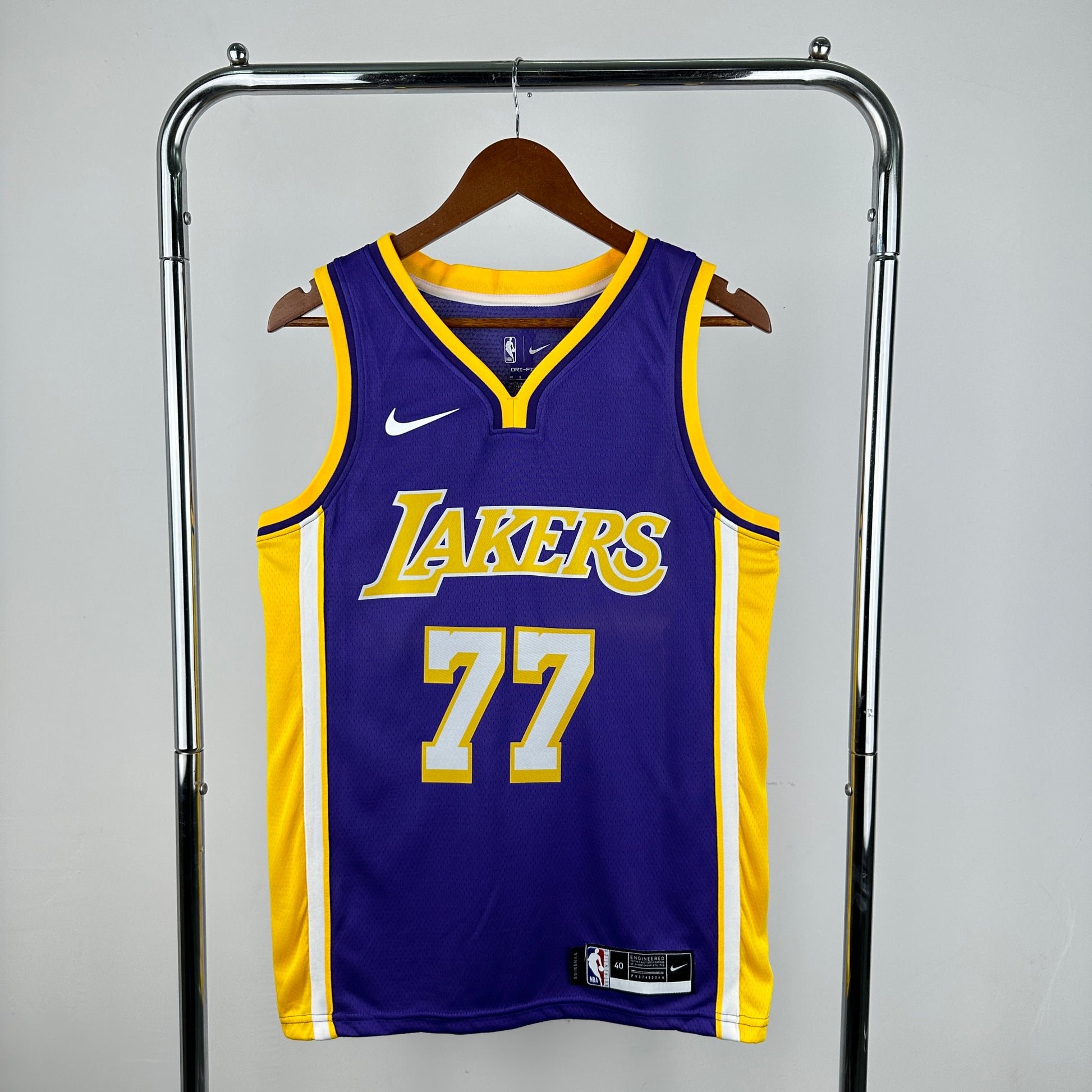 Lakers V-neck Purple 77 # Don?i? S-XXL
