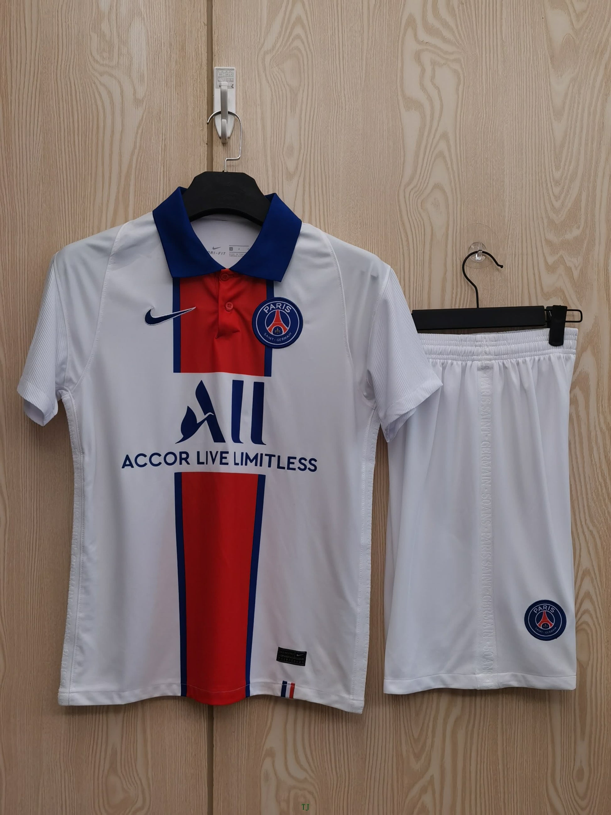 20/21 PSG away