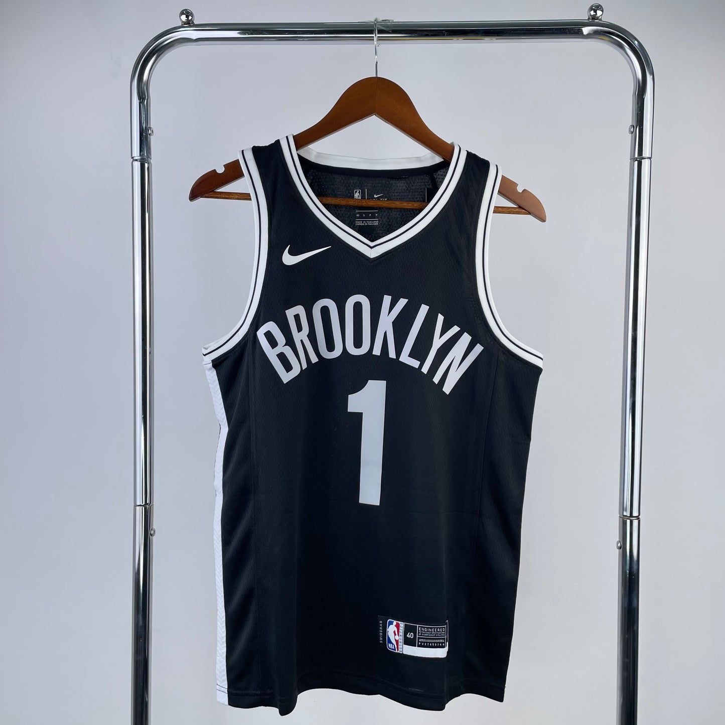 Nets V-neck Black No.1 Bridges