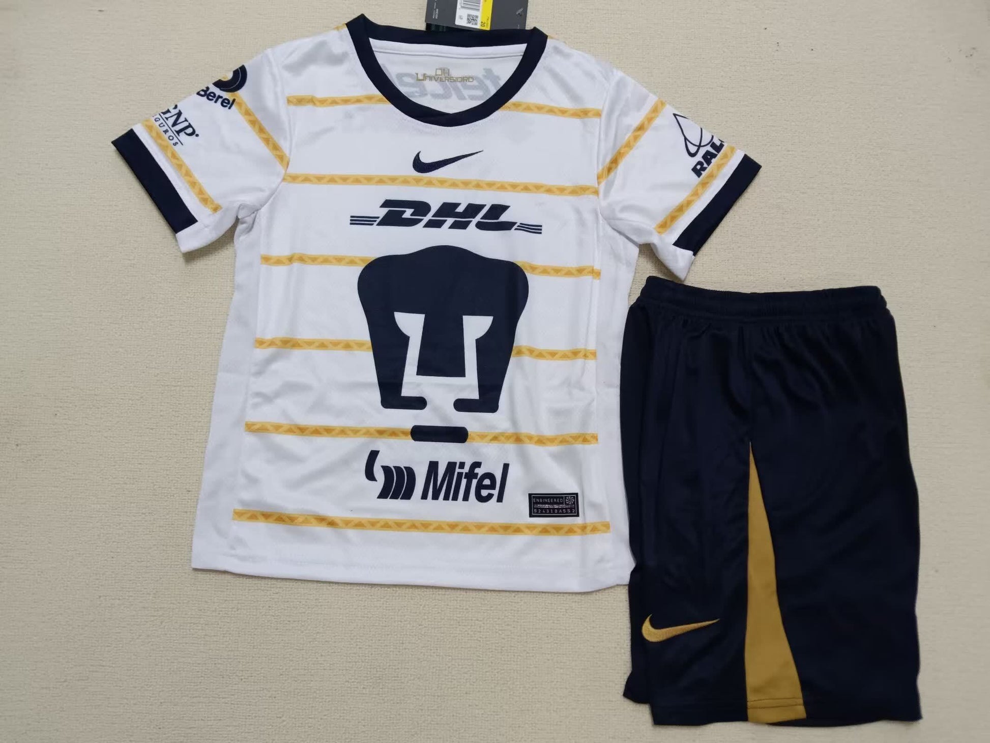 24/25 Kids Pumas Home Size: 16-28