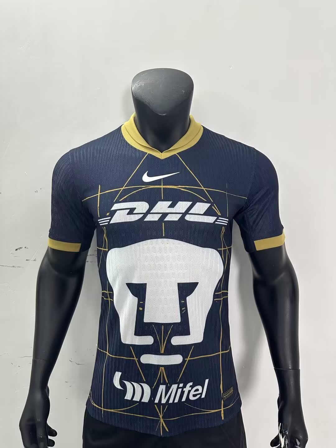 24/25 Pumas away player version