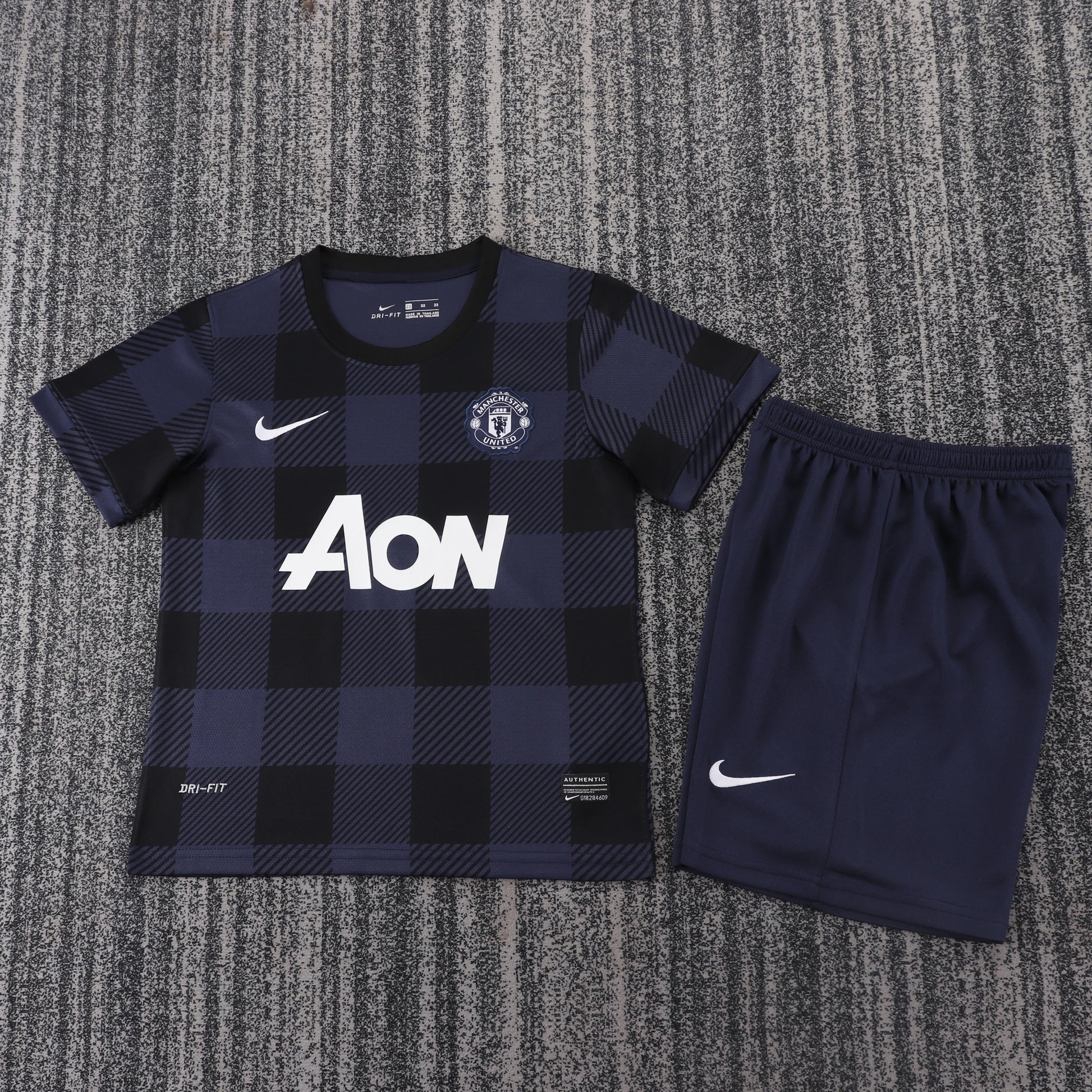Retro Kids 2013/14 Manchester United away size: 16-28