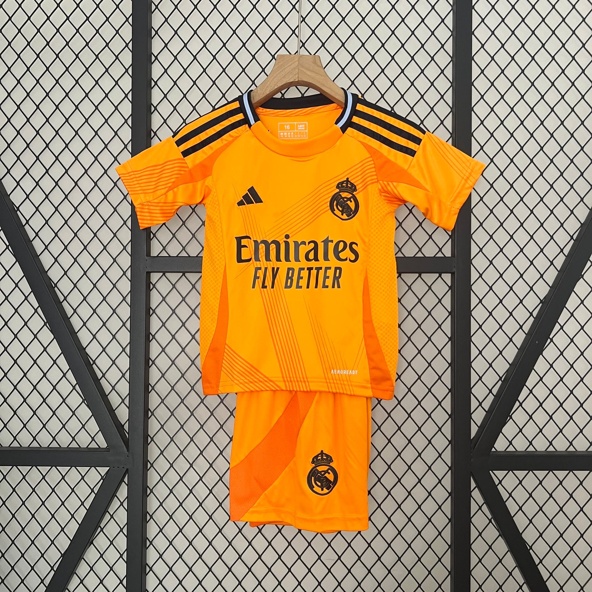 24/25 Kids Real Madrid away Size: 16-28