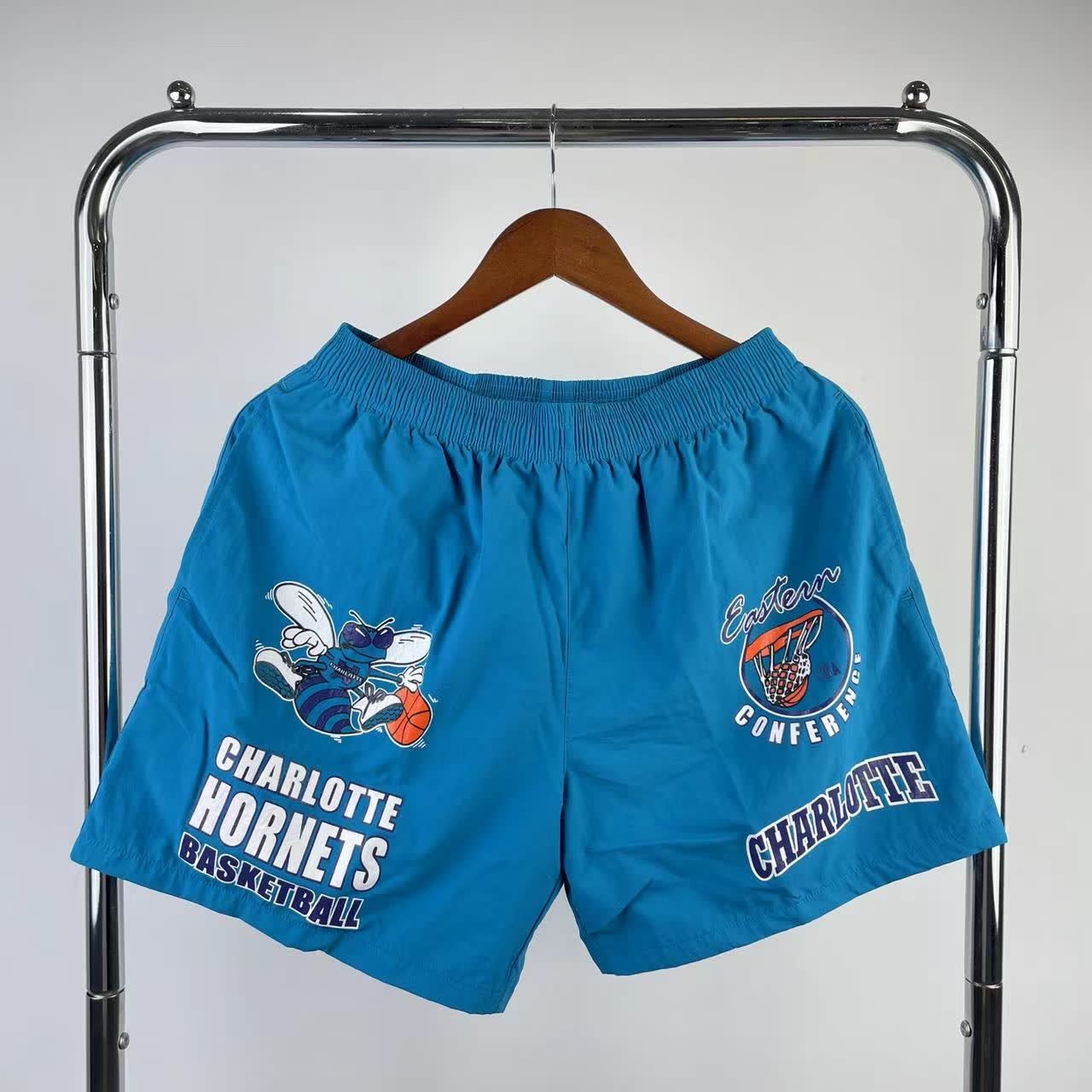 Mitchell&Ness Retro American Shorts: Hornets