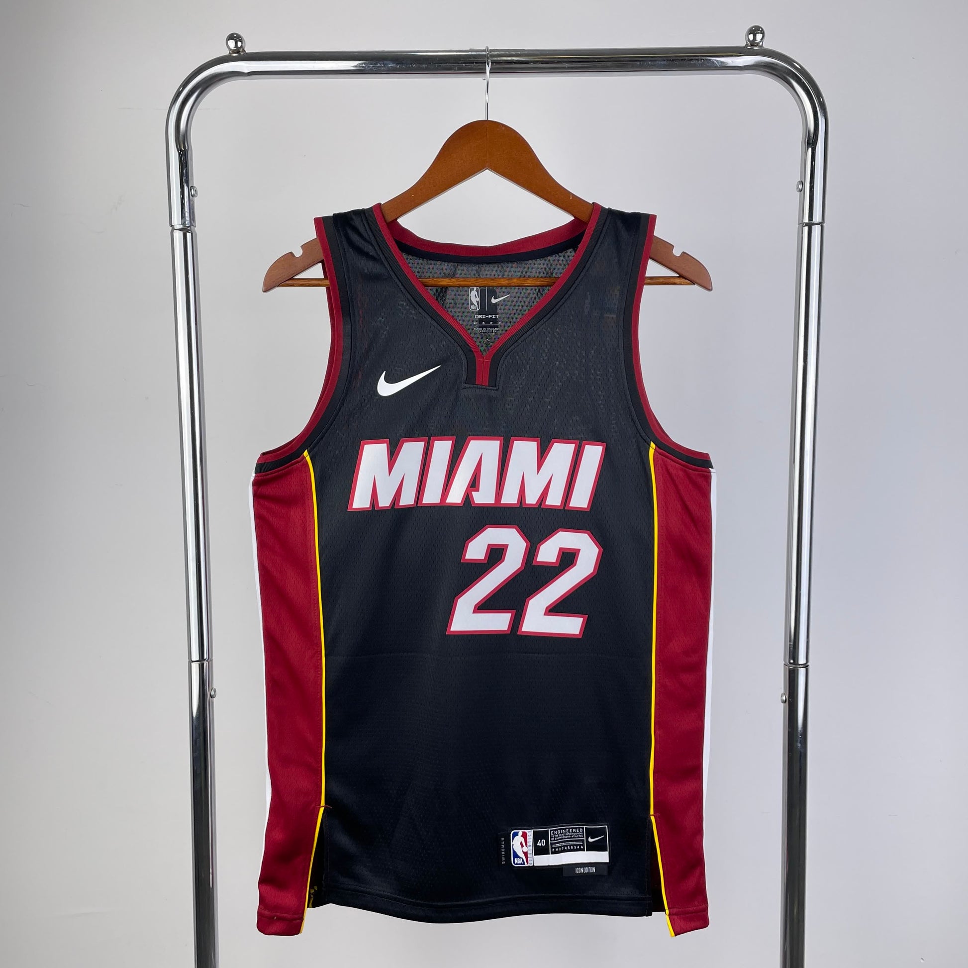 23 Season Heat V-Neck Black 22 #Butler