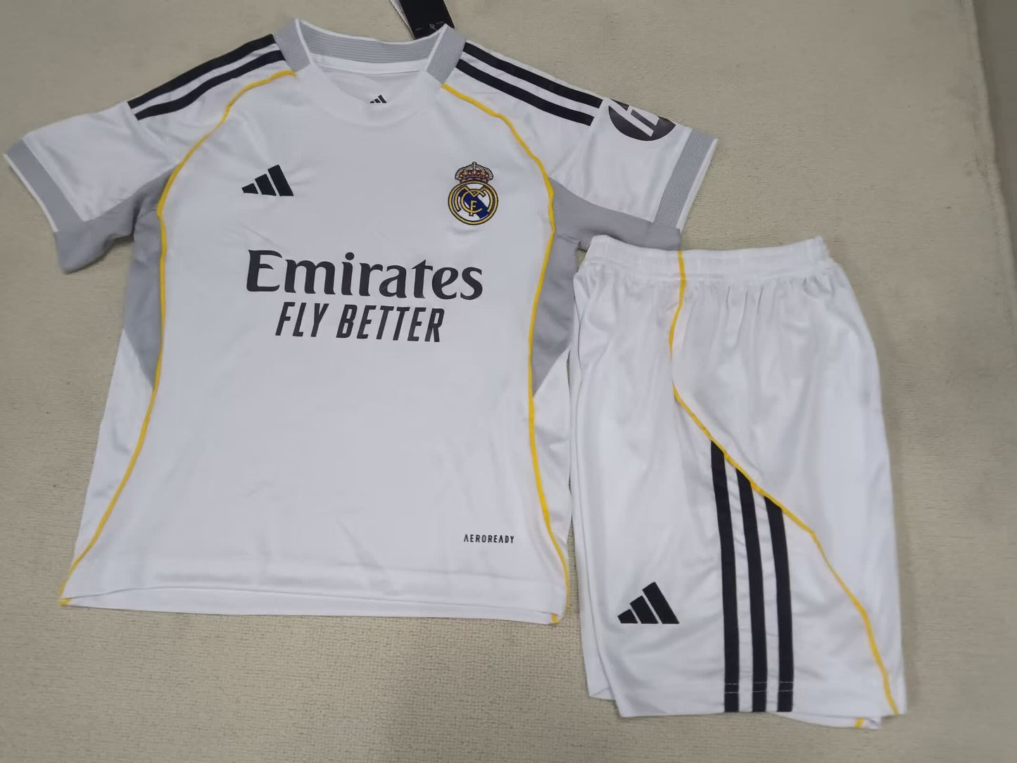 25/26 Kids Real Madrid home size: 16-28