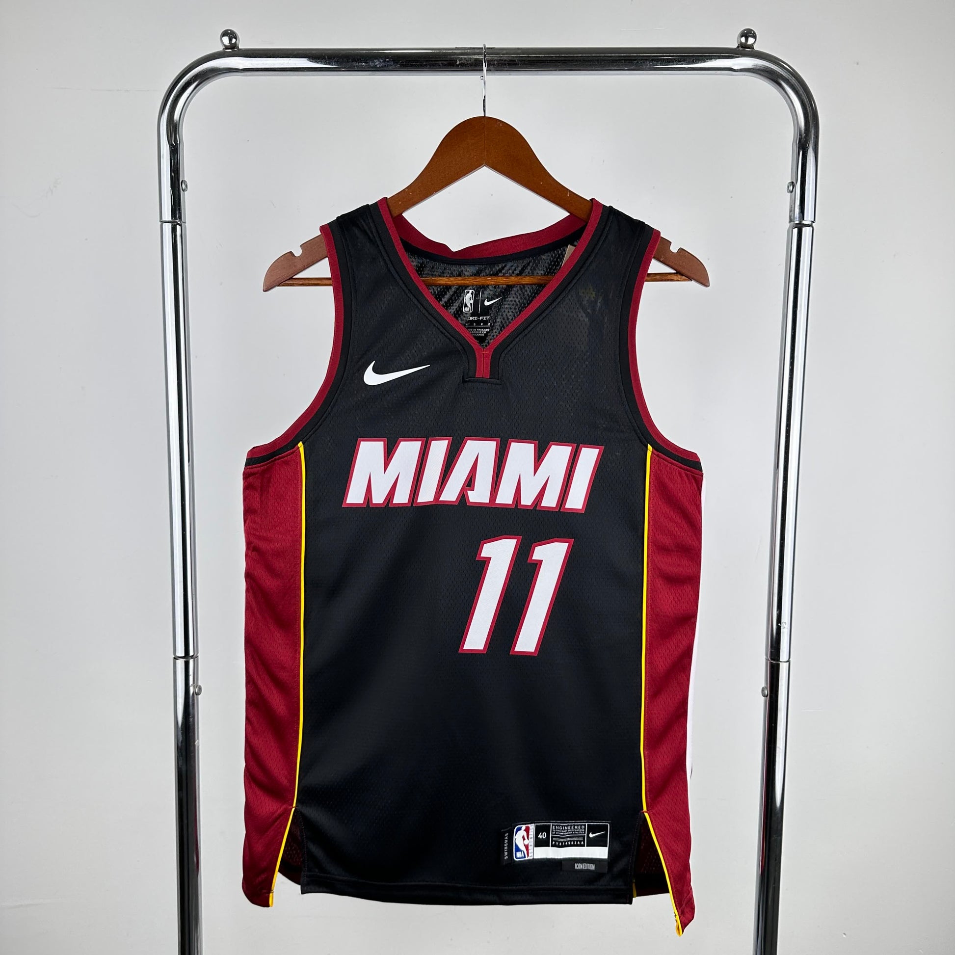 Heat V leads away black 11 JAQUEZ JR