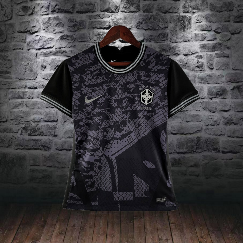 2022 woman Brazil all black