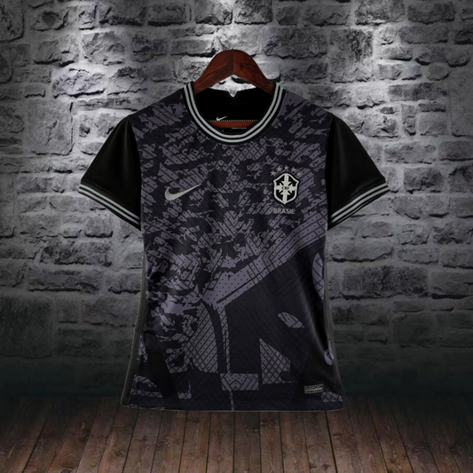 2022 woman Brazil all black