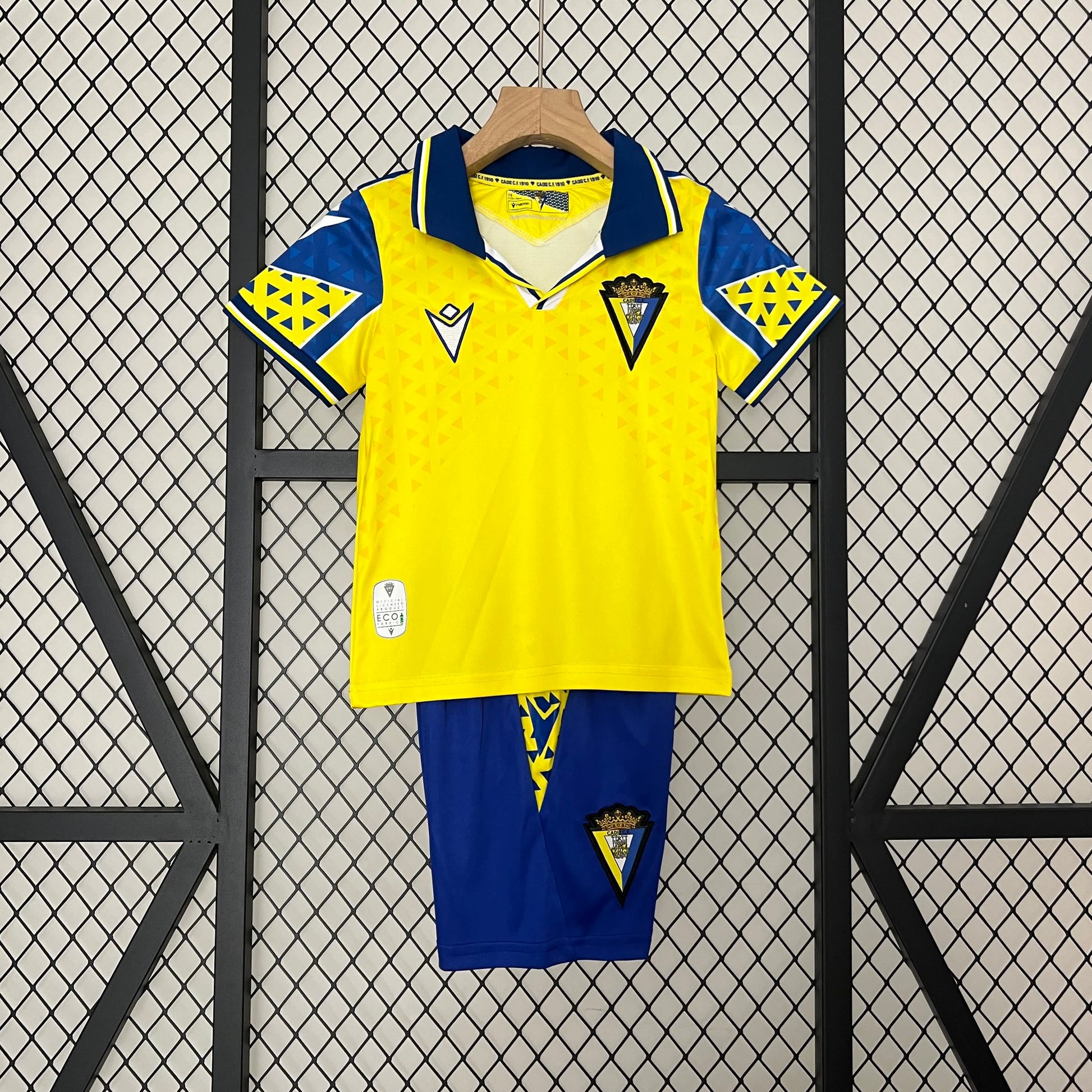 24/25 Kids Cadiz Home Size: 16-28