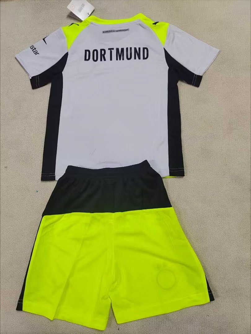 /26 Kids Dortmund away Size16-305