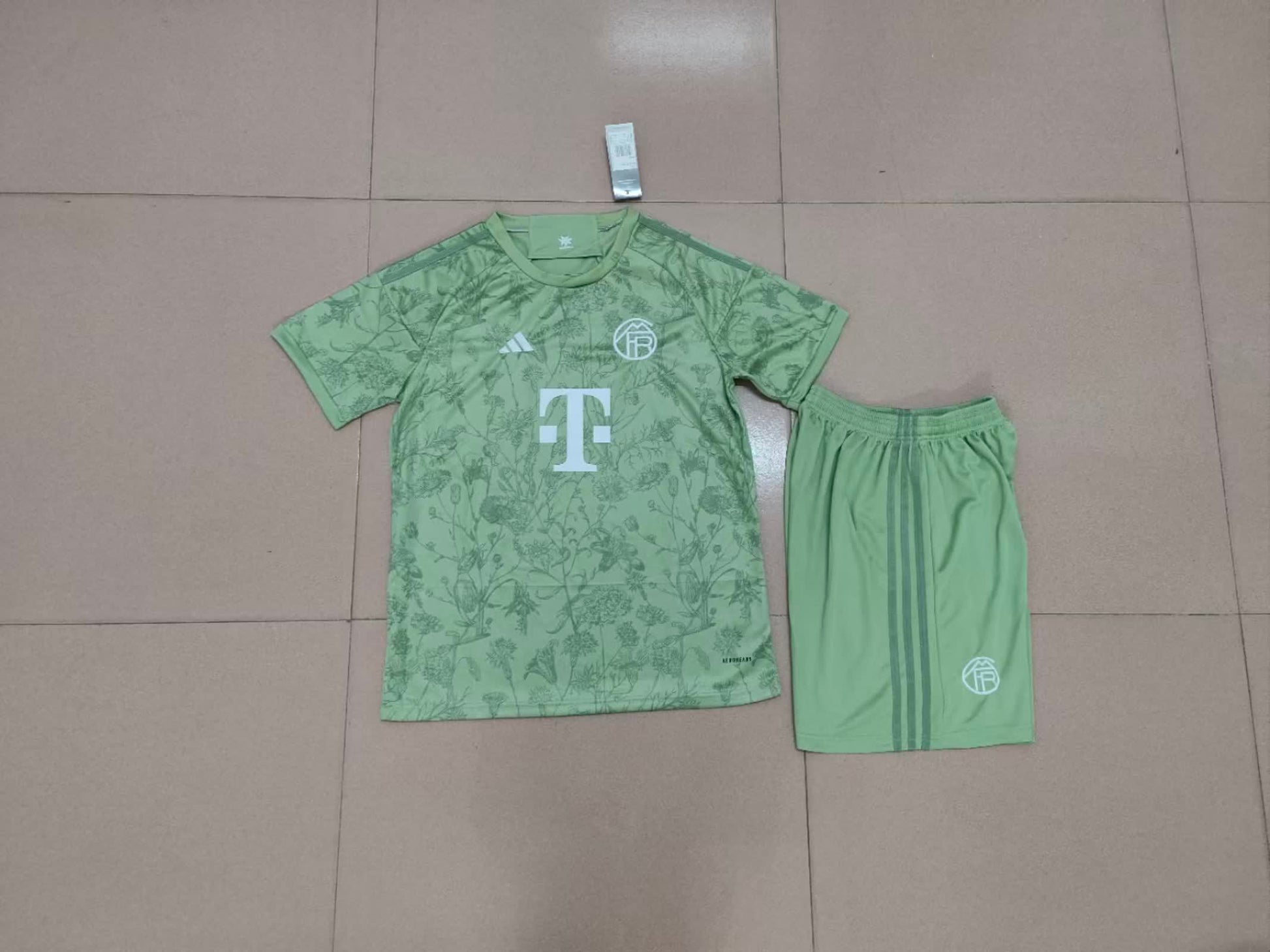 23/24 Bayern Green Beer Edition Set