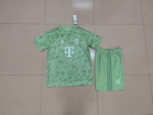 23/24 Bayern Green Beer Edition Set