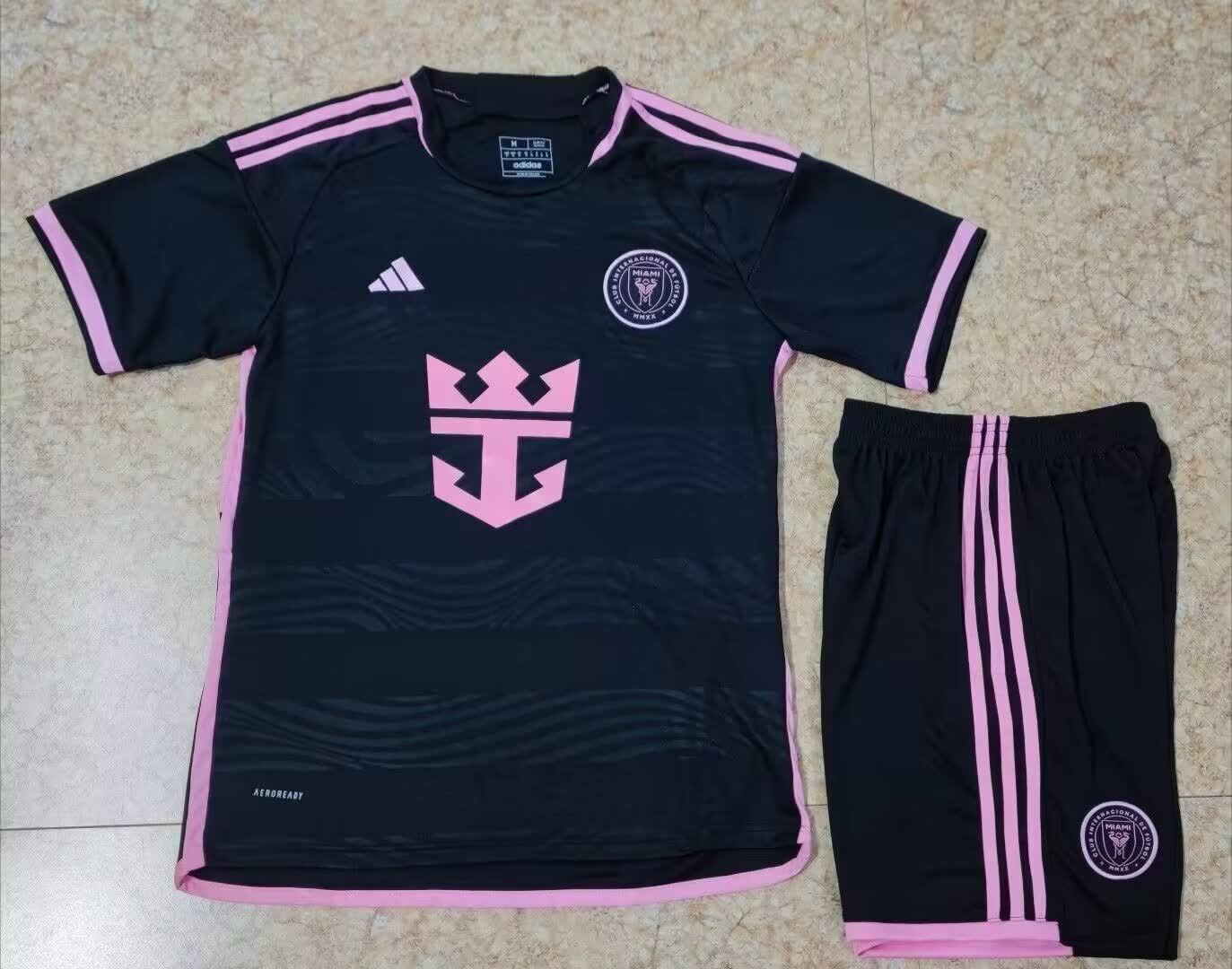 24/25 Miami away set