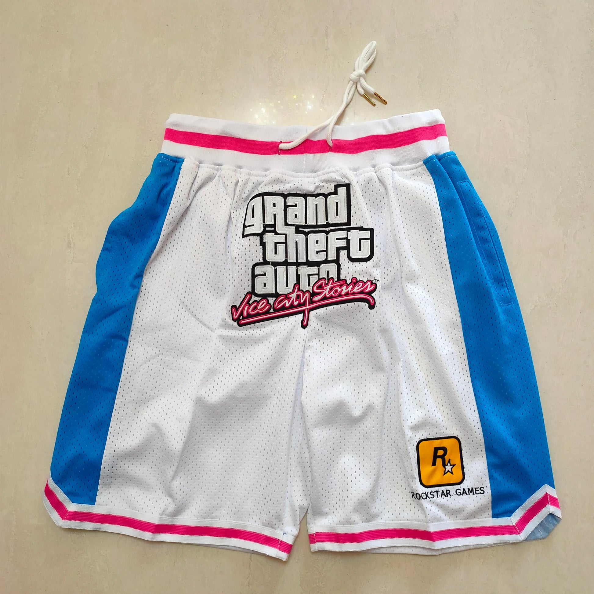 Robot white pocket shorts