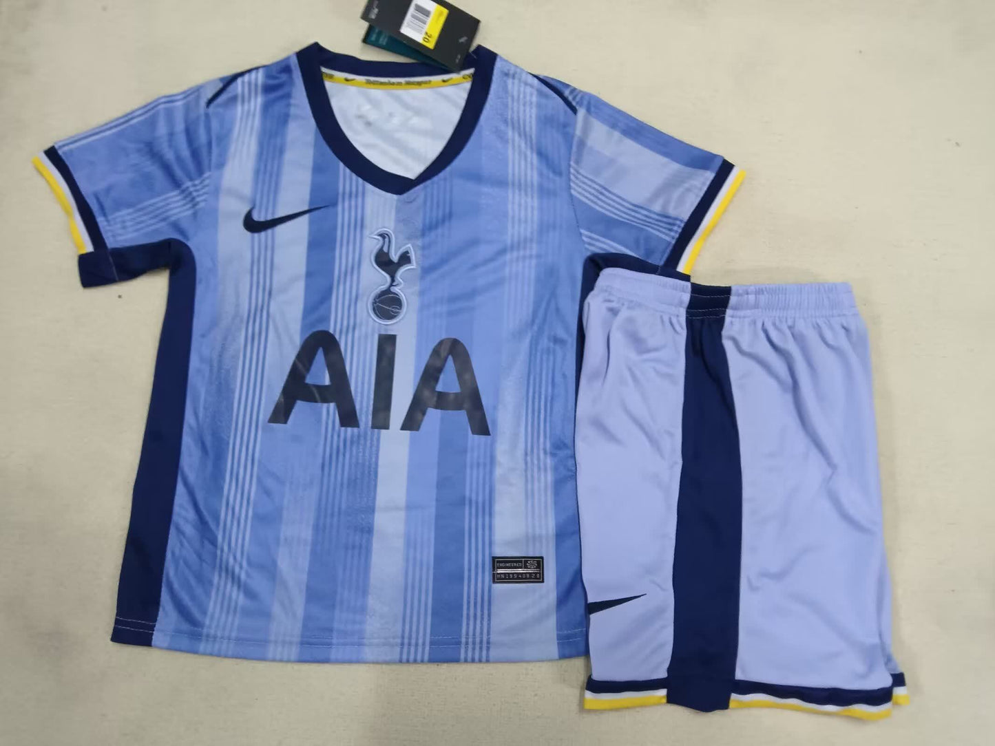 24/25 Kids Tottenham away Size: 16-28