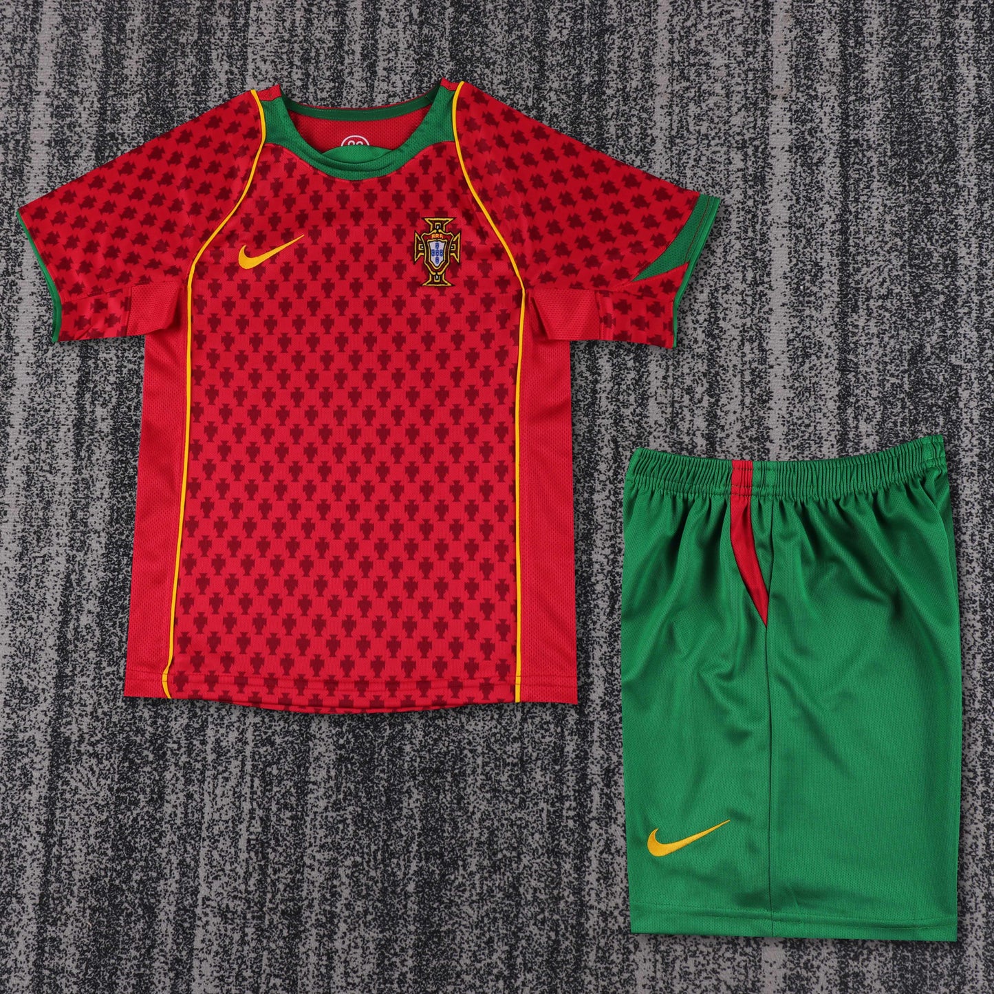 Retro Kids 2004 Portugal home size: 16-28