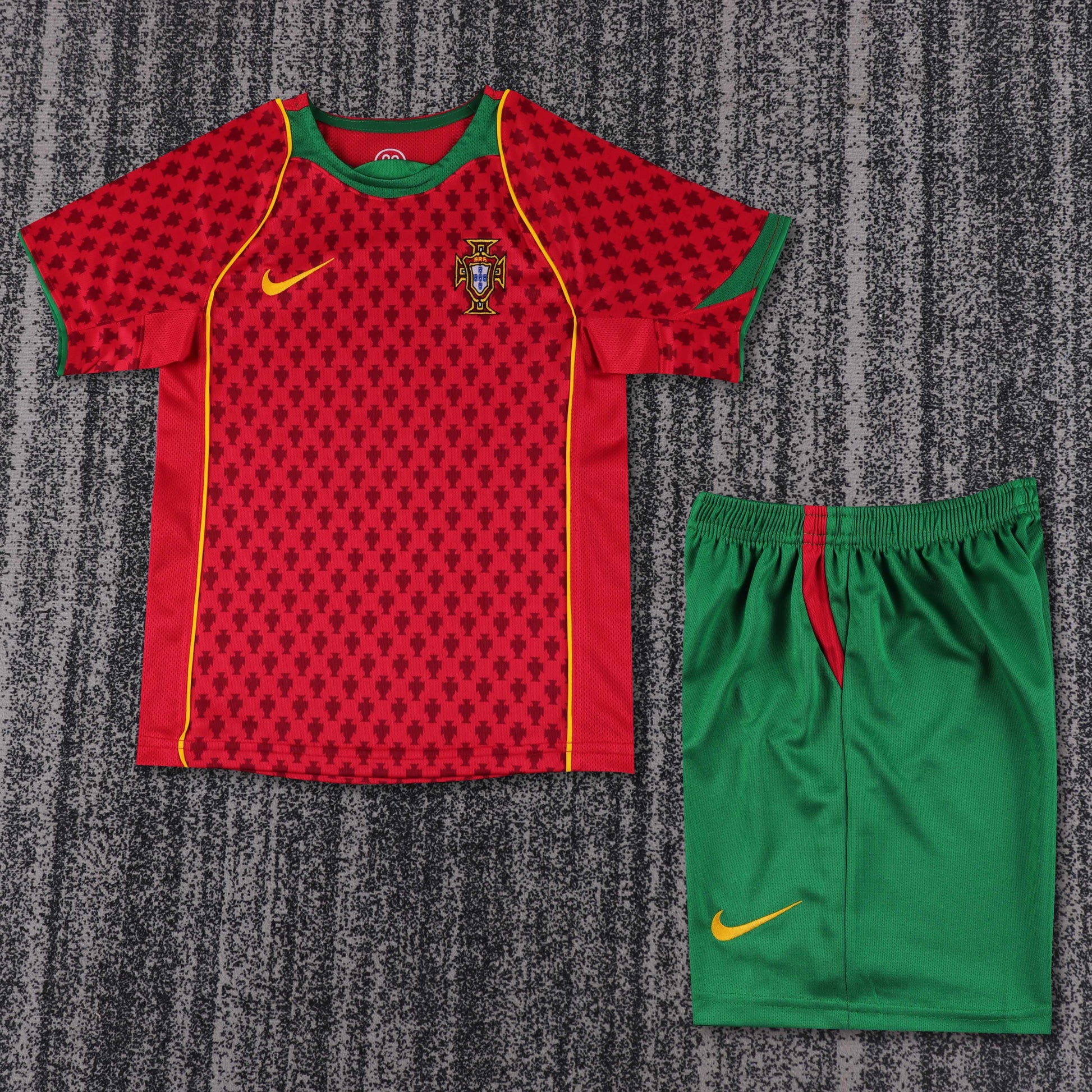 Retro Kids 2004 Portugal home size: 16-28