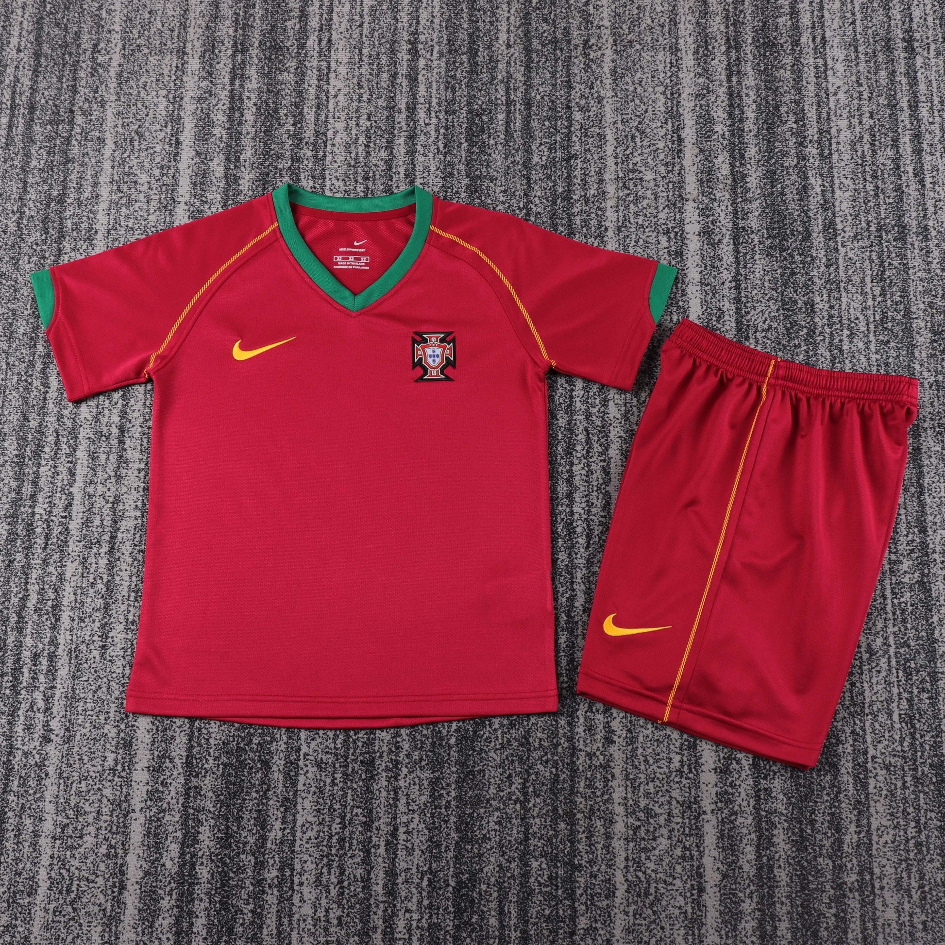 Retro Kids 2006 Portugal home size: 16-28