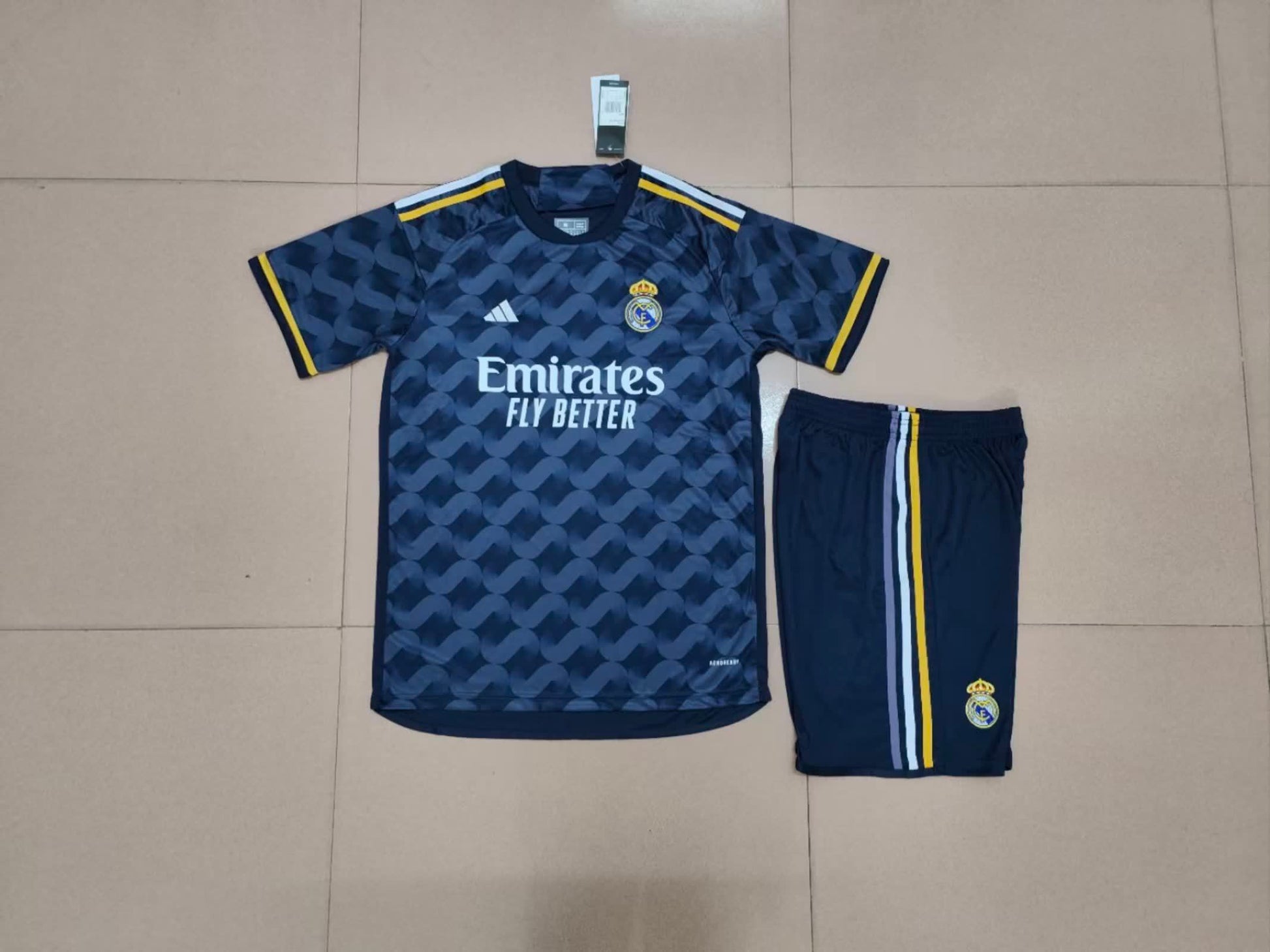 23/24 Real Madrid away set