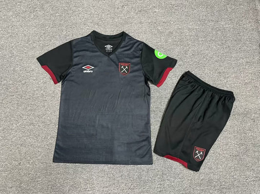 24/25 Kids West Ham away Size: 16-28