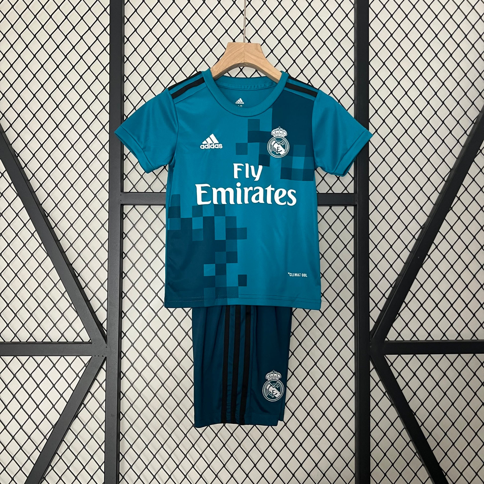 Kids # 17/18 Retro Real Madrid Second Away