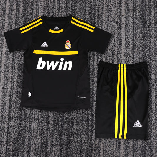 Retro Kids 2011/12 Real Madrid Black Goalkeeper Size: 16-28