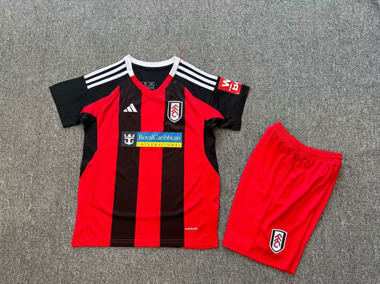 24/25 Kids Fulham away Size: 16-28