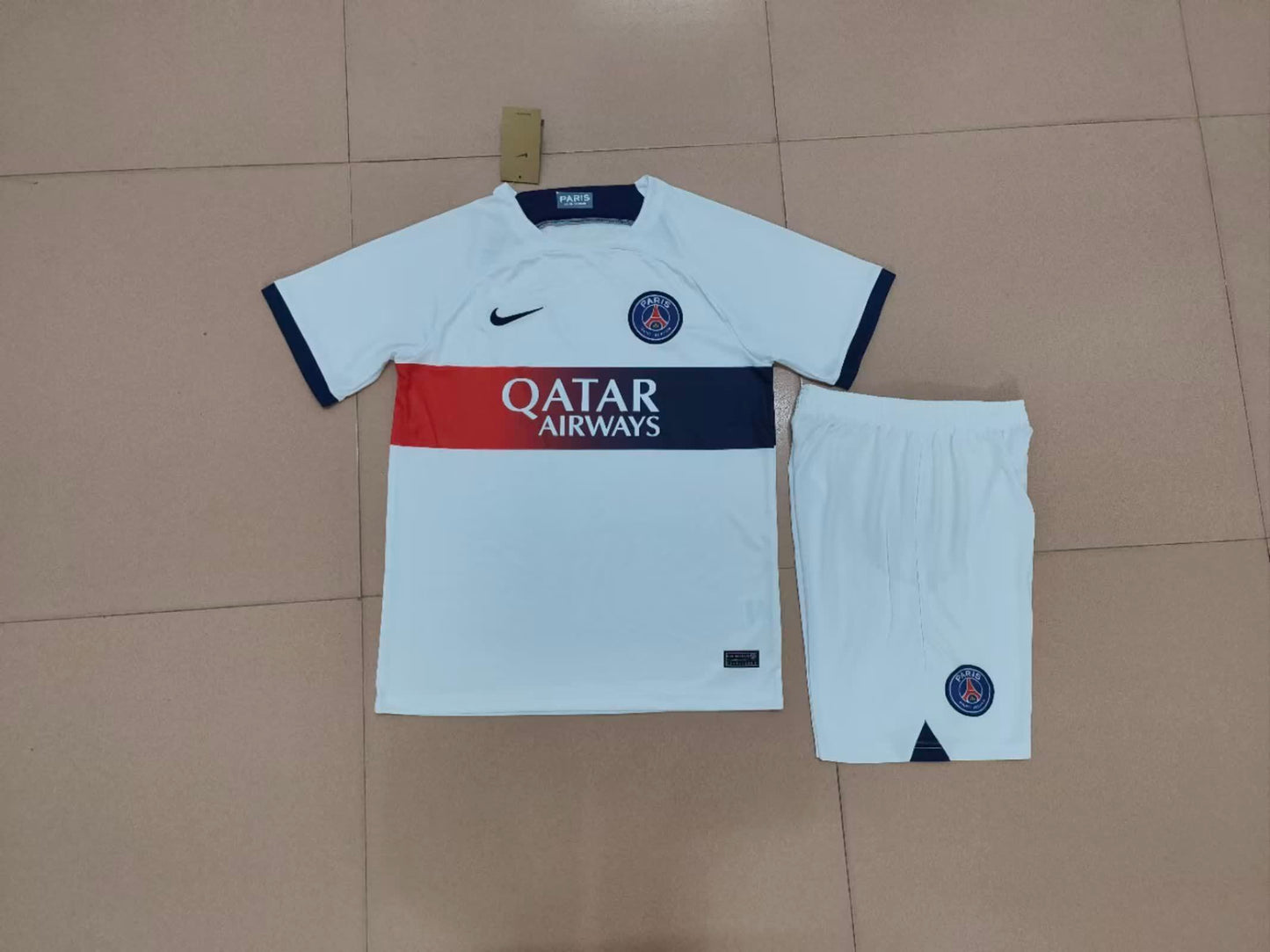 23/24 PSG away set