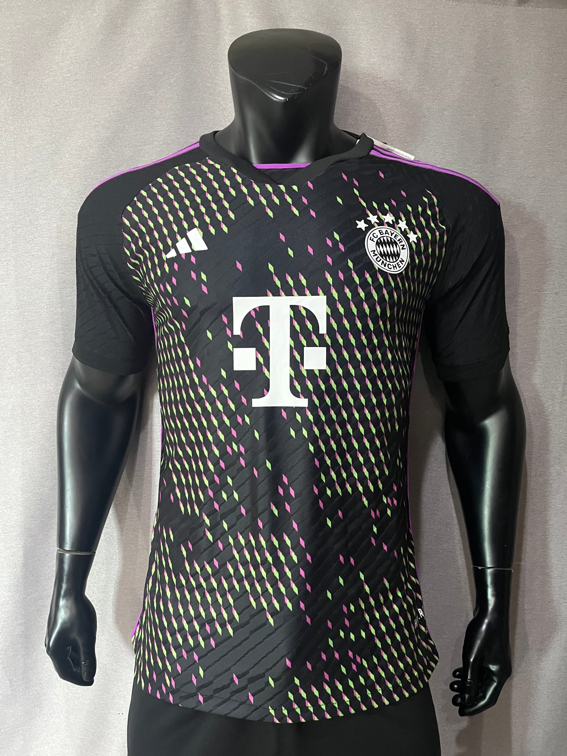 23/24 Bayern away player version