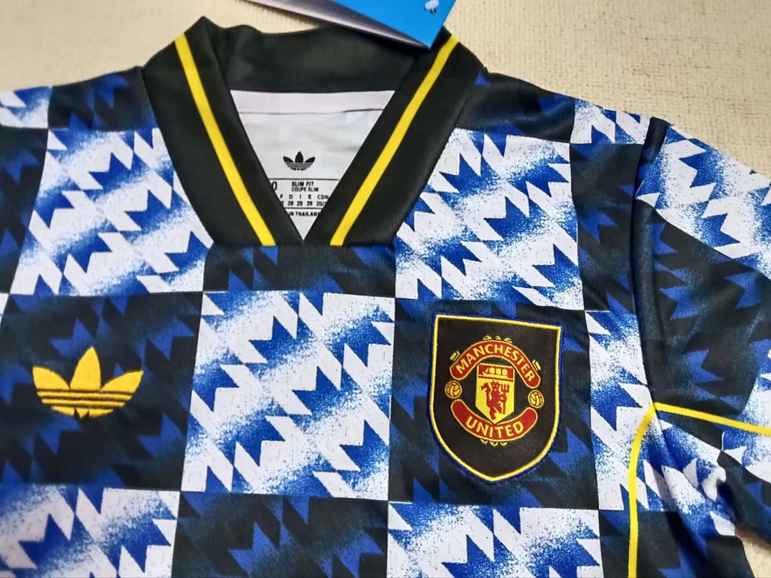 /27 Kids Manchester United Retro Special Edition &amp; Size 16-305
