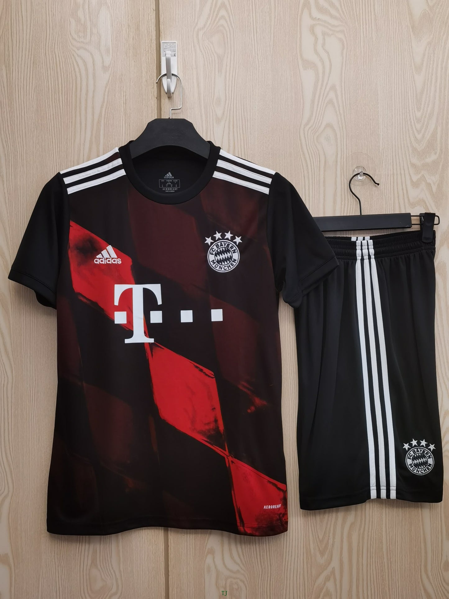 20/21 Bayern Second away