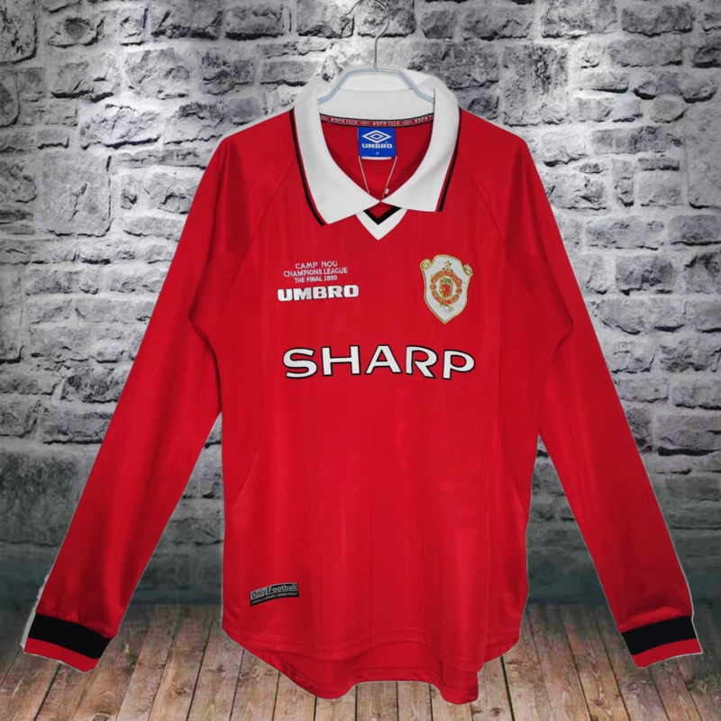 Long sleeved: 1999/00 Manchester United Home