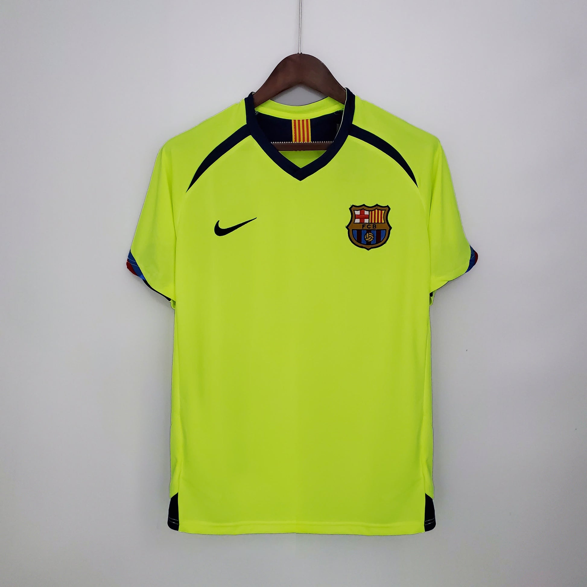Retro Barcelona 05/06 away S-XXL