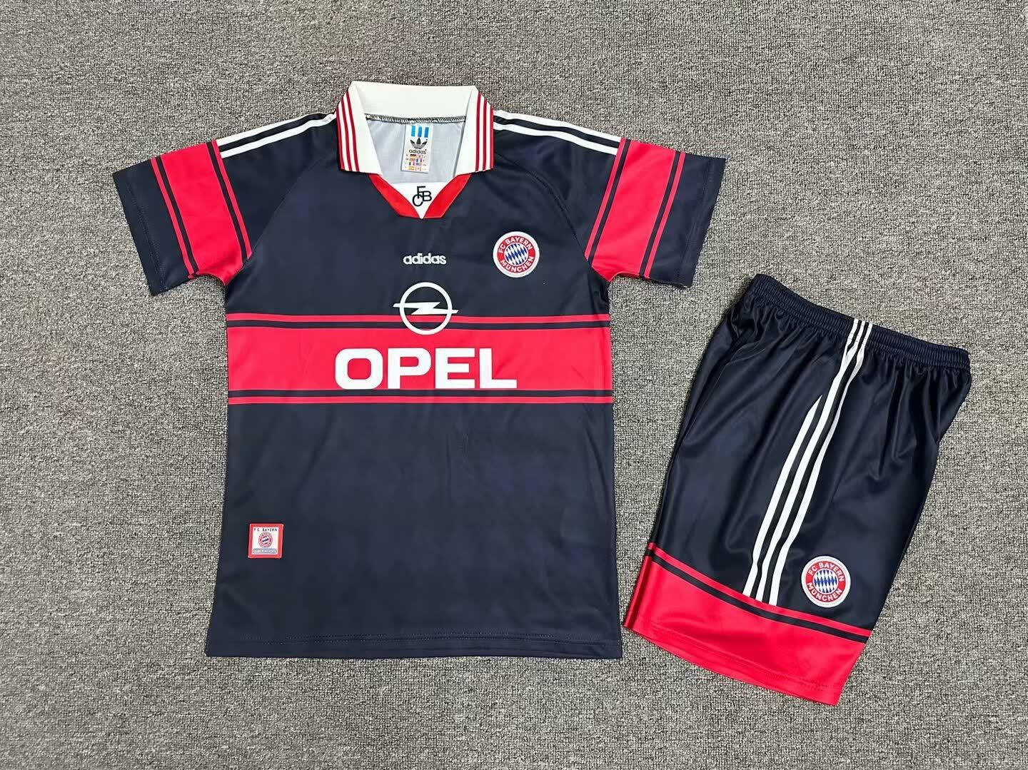 Retro Kids 97/99 Bayern home size: 16-28