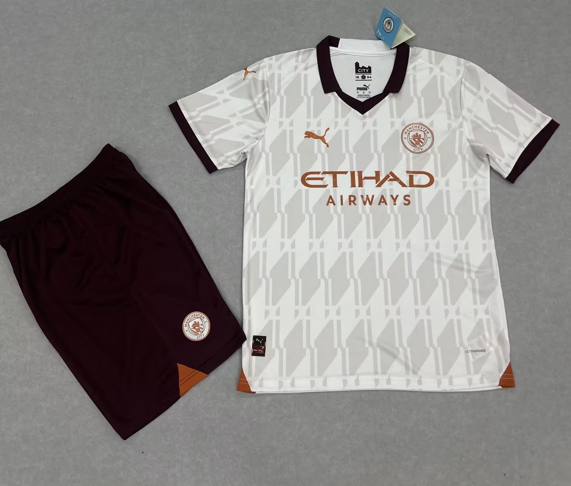 23/24 Manchester City away set
