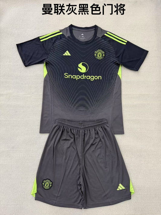 25/26 Manchester United grey black goalkeeper[ Adults # Kids]