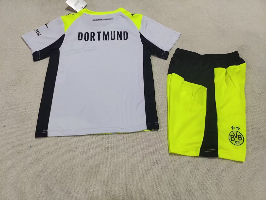 /26 Kids Dortmund away Size16-305