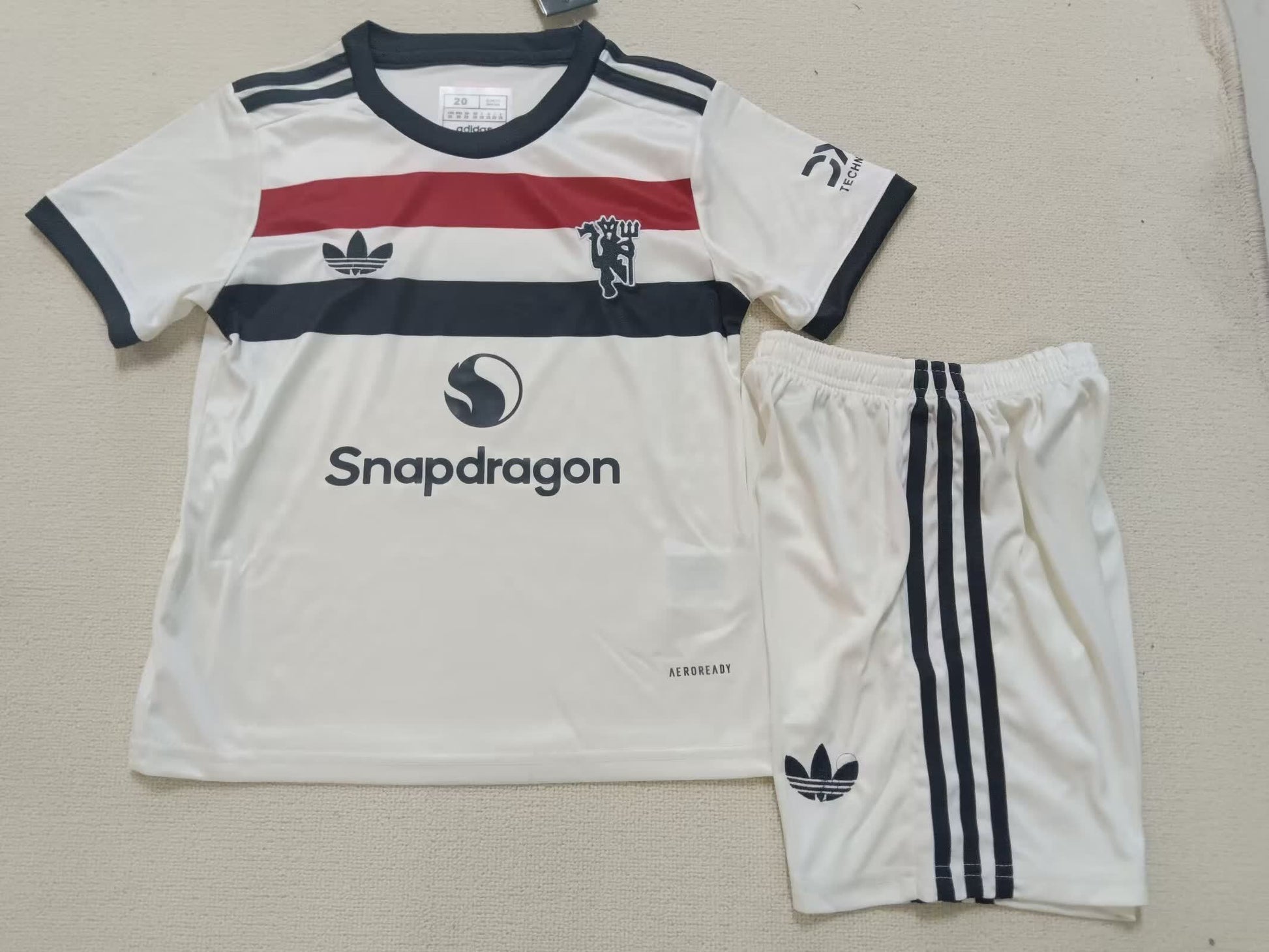 24/25 Kids Manchester United Second away Size: 16-28