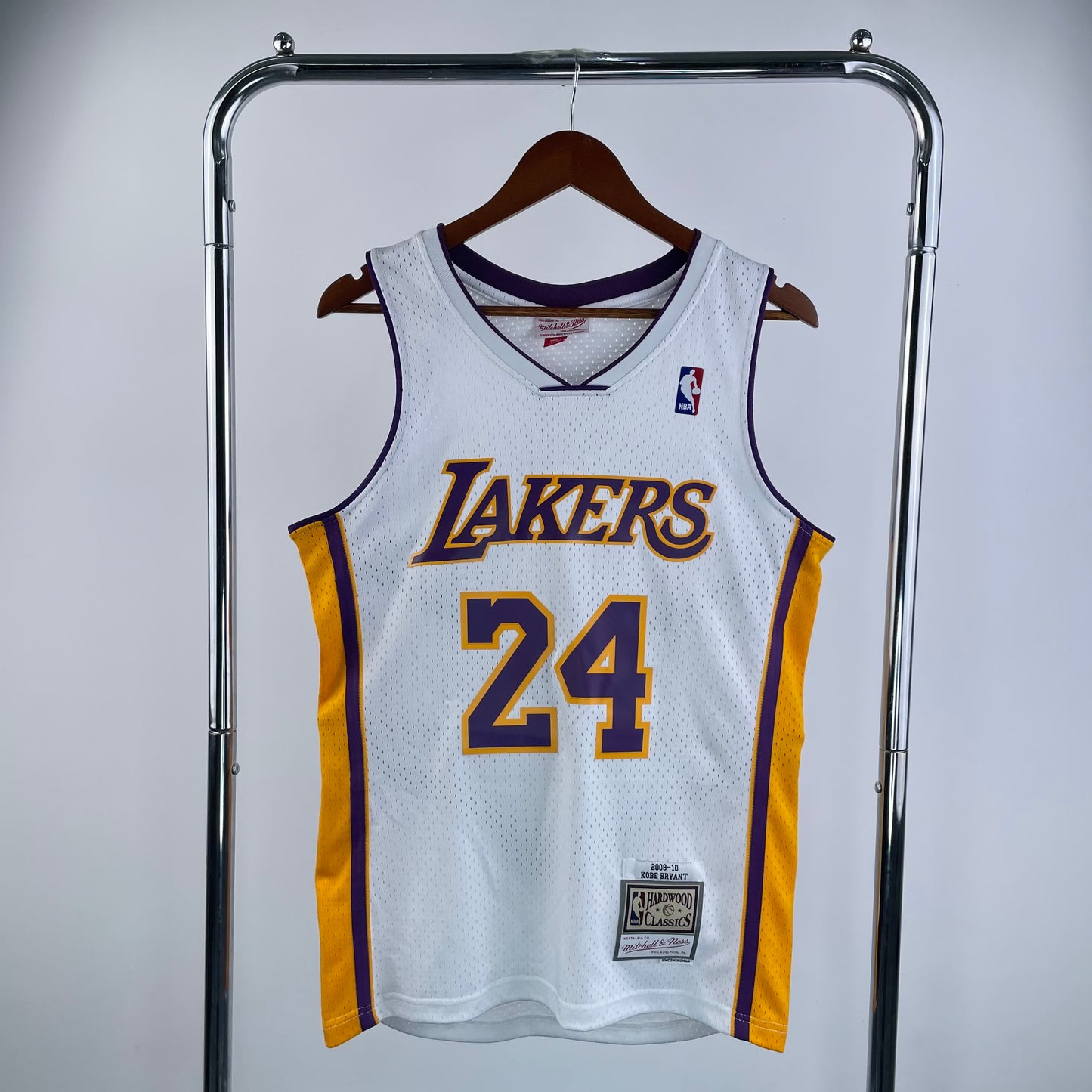 MN Heat Pressed Vintage Jersey: SW Lakers 09/10 V-neck White 24 # Kobe